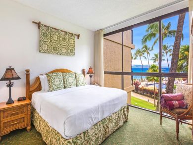Sweeping Views From This 2 Bedroom Oceanfront Condo on Maui Sweeping Views From This 2 Bedroom Oceanfront Condo on Maui